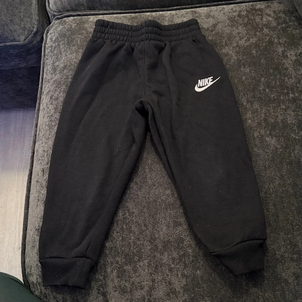 Nike Kids Black Hoodie and Pants Set - Picture 5 of 5